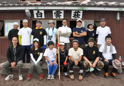 全員無事富士山頂に到着し、ホッとしました。